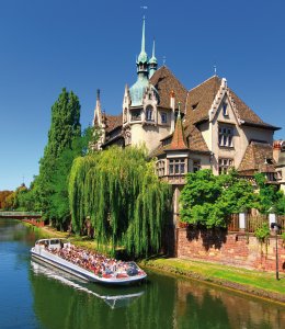 Bootsfahrt in Straßburg &copy; Frameworld-stock.adobe.com