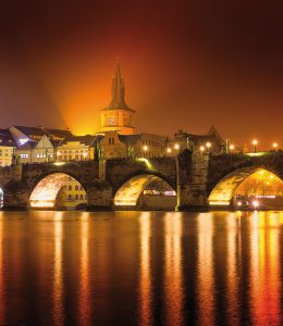 Karlsbrücke in Prag bei Nacht © jurgenihle94-fotolia.com