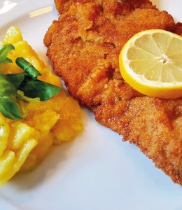 Wiener Schnitzel mit Kartoffelsalat © fotoping-stock.adobe.com