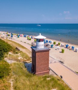 Wyker Leuchtfeuer am Strand &copy; Föhr Tourismus GmbH/Harald Bickel